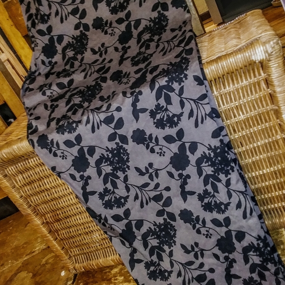 St. John's Bay Taupe and Black Front Zip Cotton Spandex Floral Crop Pants 20W - Picture 1 of 6